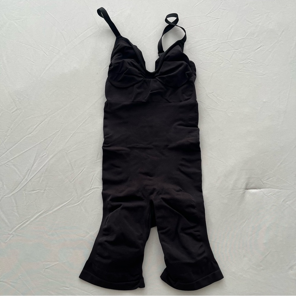 Skims Onyx Seamless Sculpt Mid Thigh Bodysuit with Open Gusset - Size L/Xl